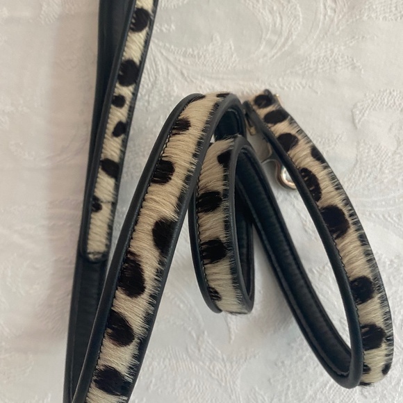 Unknown Other - Black leather and cheetah print faux fur leash 52” long